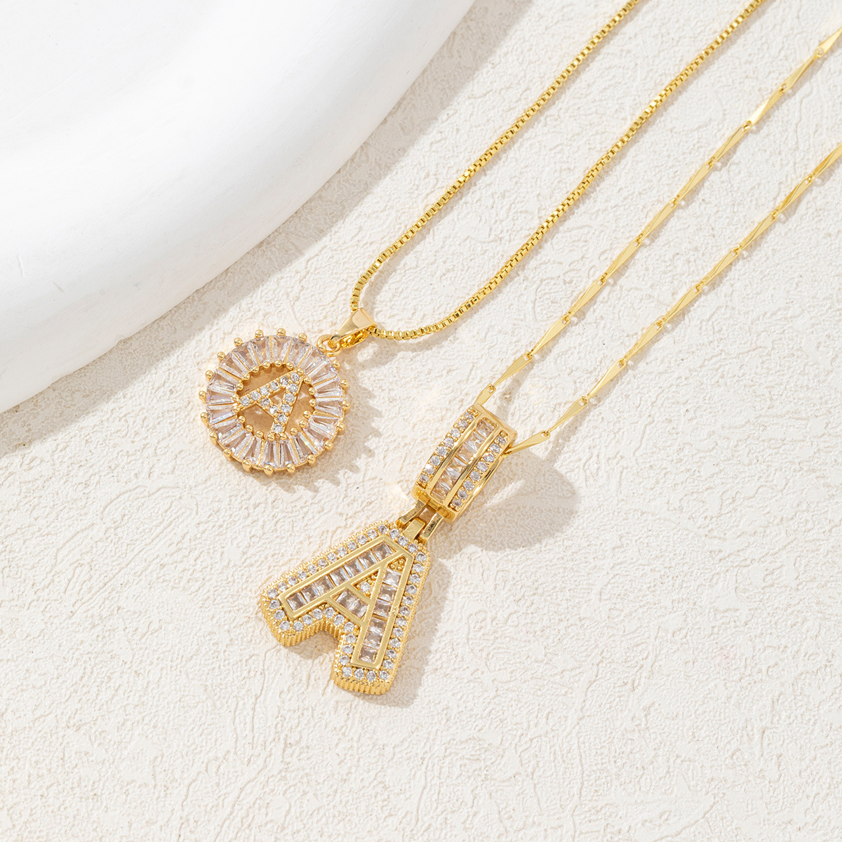 Naszyjnik z Literą z Kryształami | Złocenie 14K, Łańcuszek 17-19" | Elegancka Biżuteria na Każdy Dzień