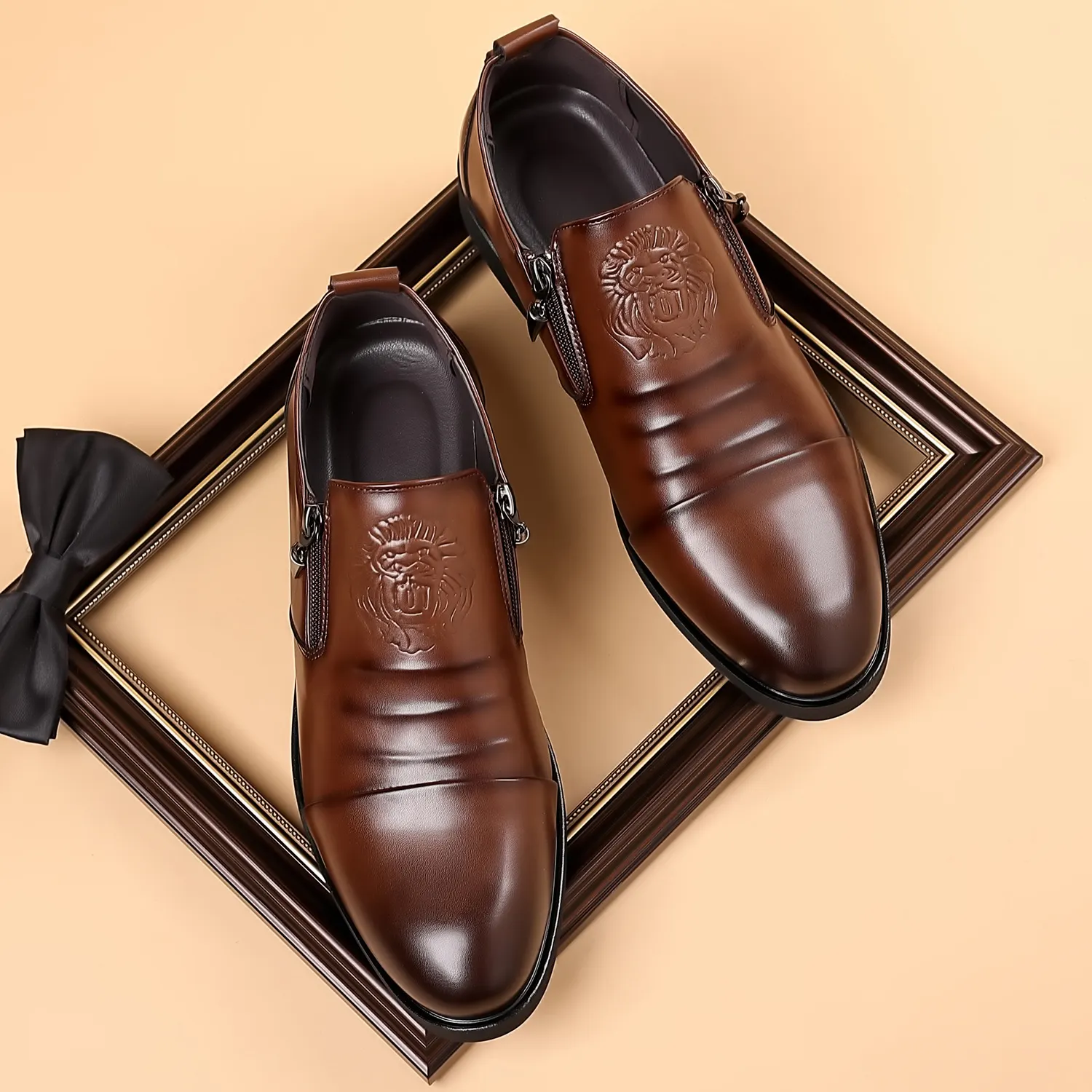 Handgeprägte Leder-Kurzstiefel mit Reißverschluss