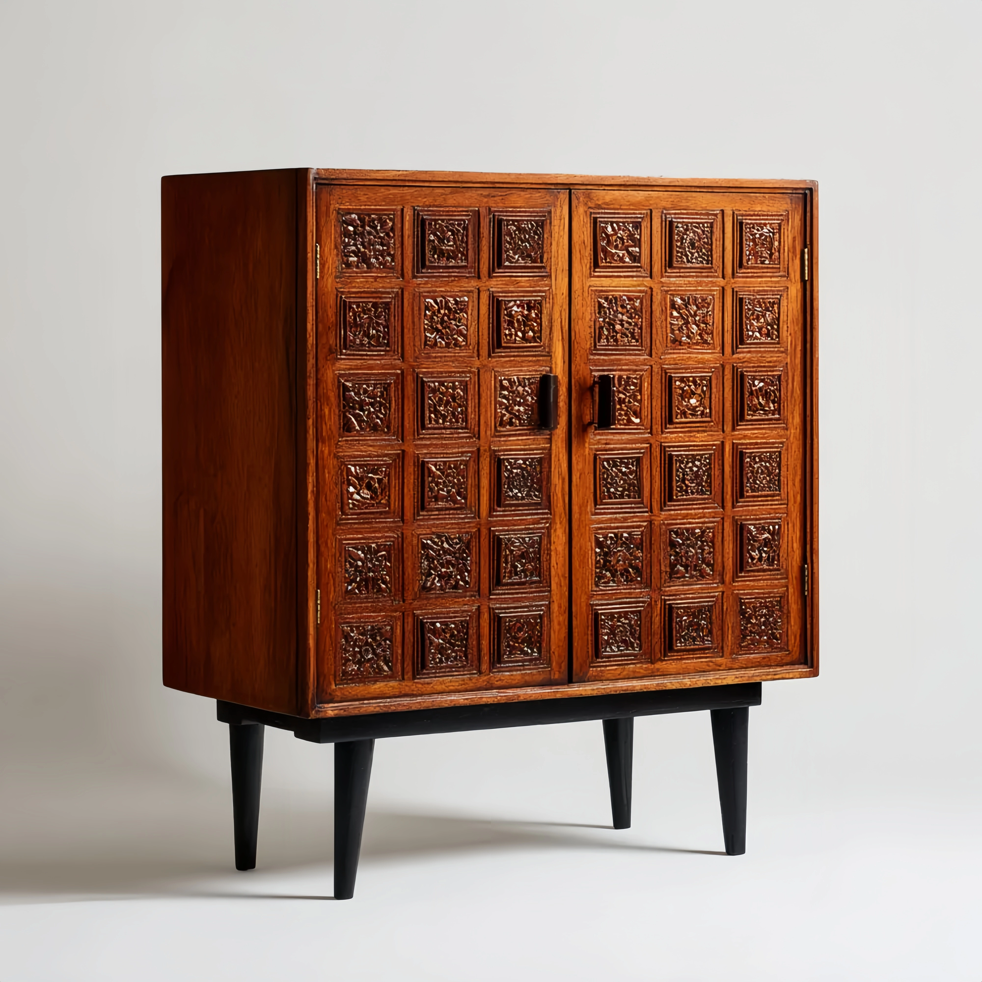 Walnuss Aufbewahrungsschrank - geschnitzte Türen - 80x35x100 cm - Vintage Stil