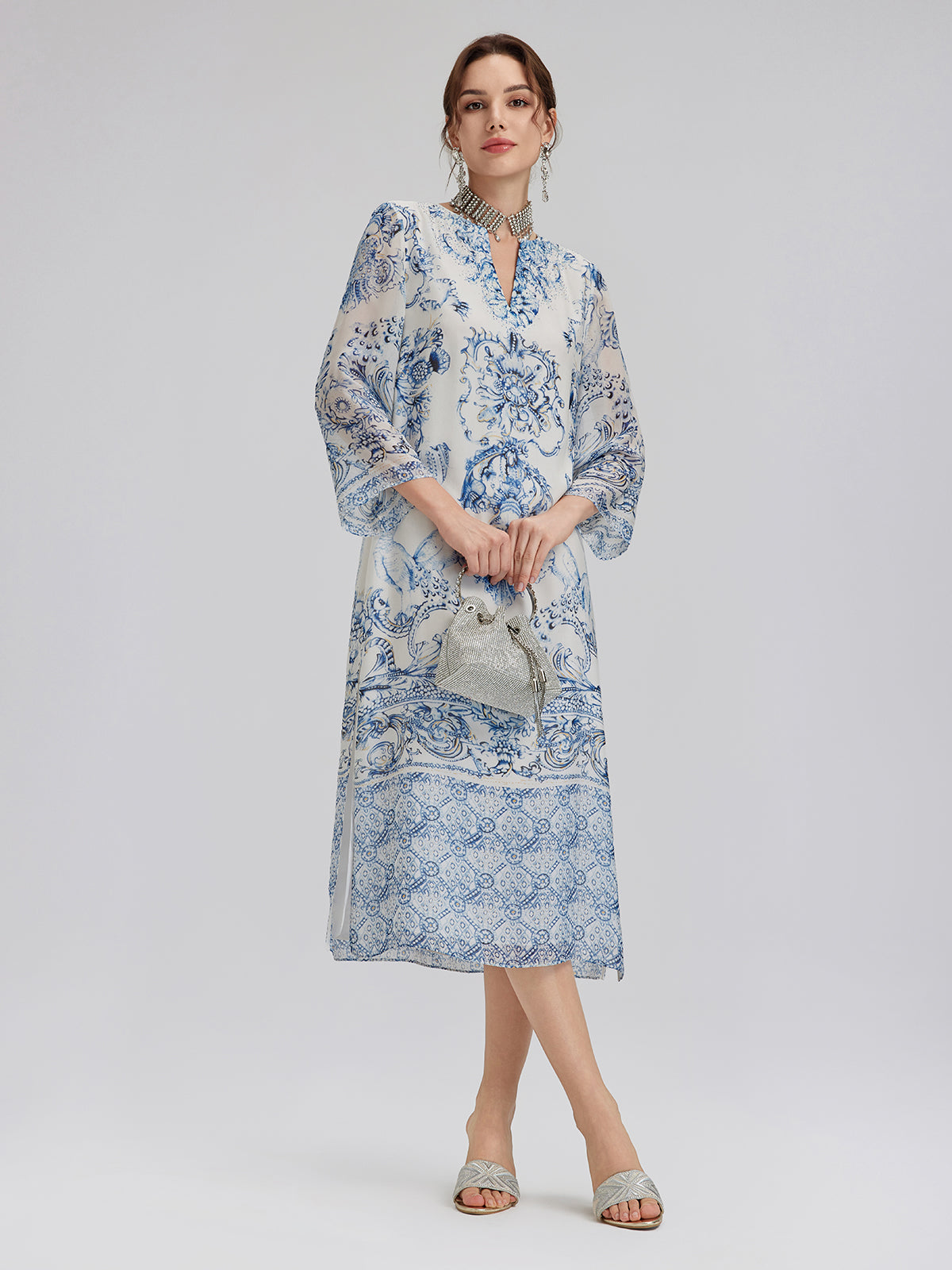 Копринена италианска рокля с V-образно деколте и флорален принт