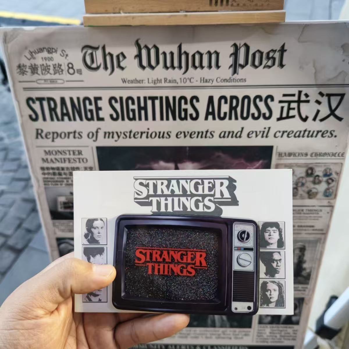 Stranger Things Retro TV Quicksand Fridge Magnet, Upside Down Red Glitter Refrigerator Magnet, Hawkins Fan Collectible Decor