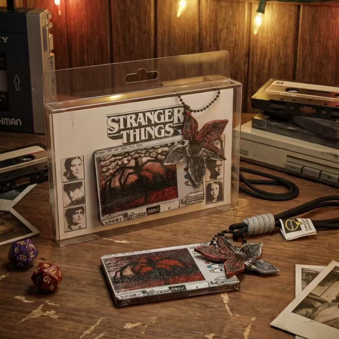 tranger Things The Upside Down Quicksand Card & Demogorgon Keychain Set, Horror TV Fan Collectible Key Pendant Gift