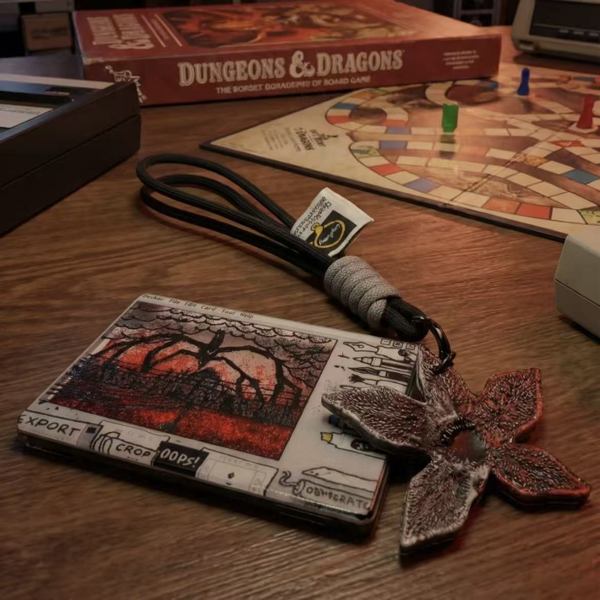 tranger Things The Upside Down Quicksand Card & Demogorgon Keychain Set, Horror TV Fan Collectible Key Pendant Gift