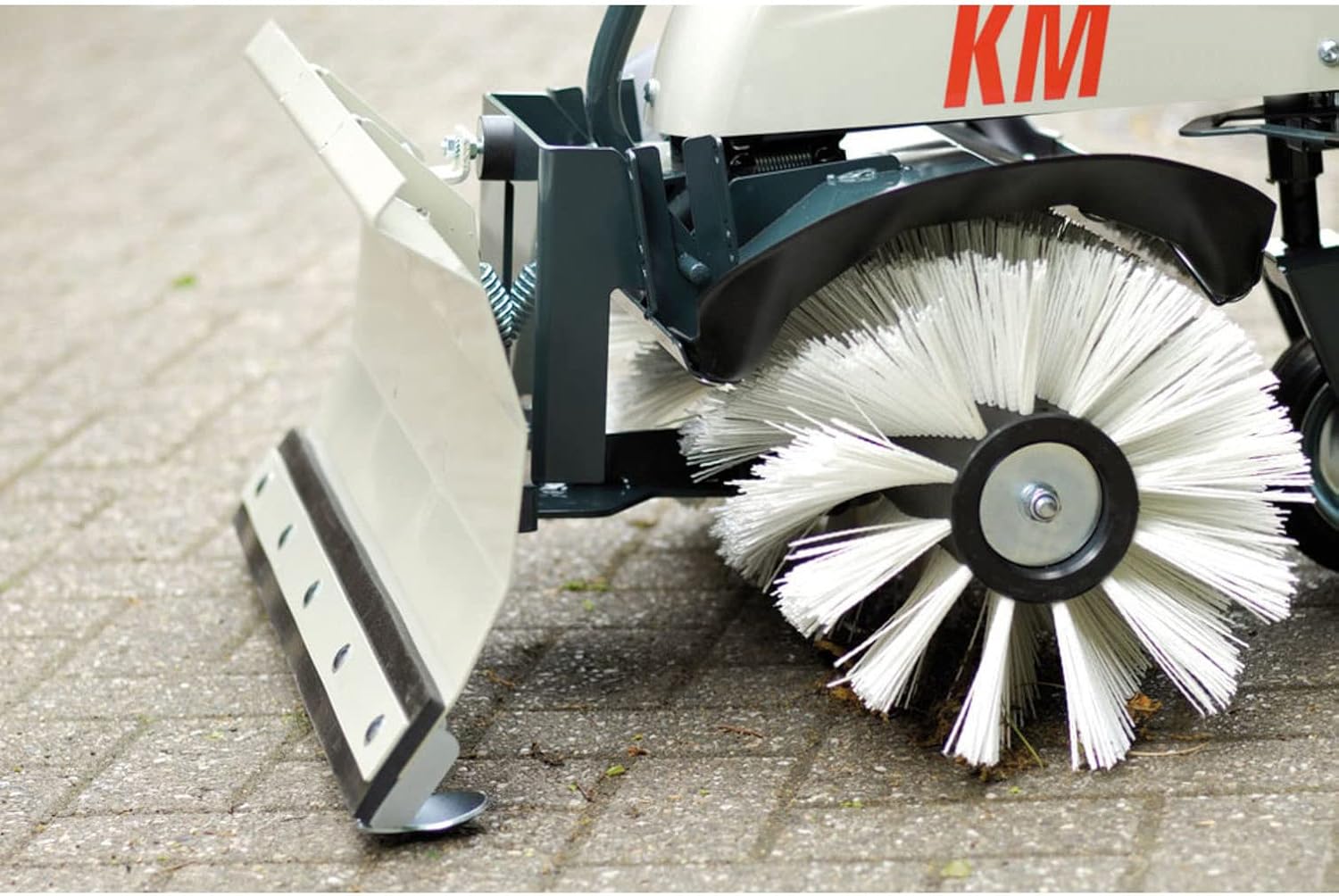 Cramer DÉNEIGEUSE Rouge Alimenté au gaz 2 temps pour Balayeuse thermique auto-tractée CRAMER KM DOMUS et KM 80 G/H-Oakmypad