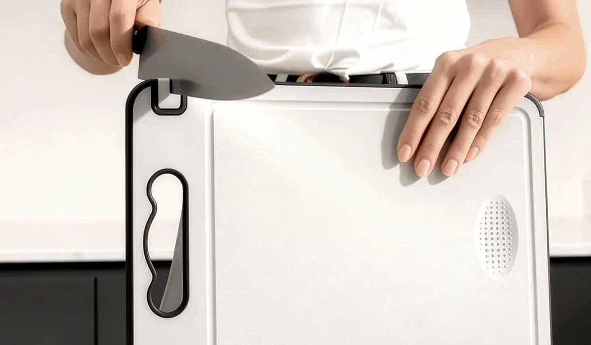 Built-in knife sharpener