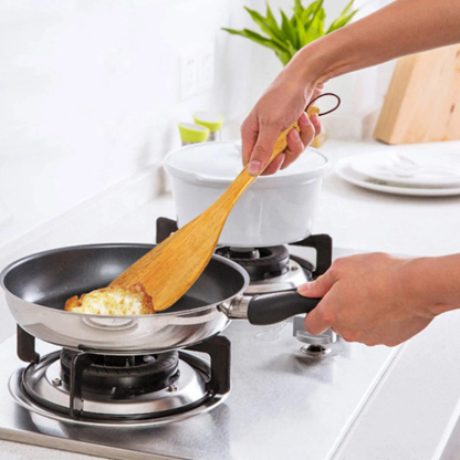 Holzlöffel und Kochgeschirr-Set