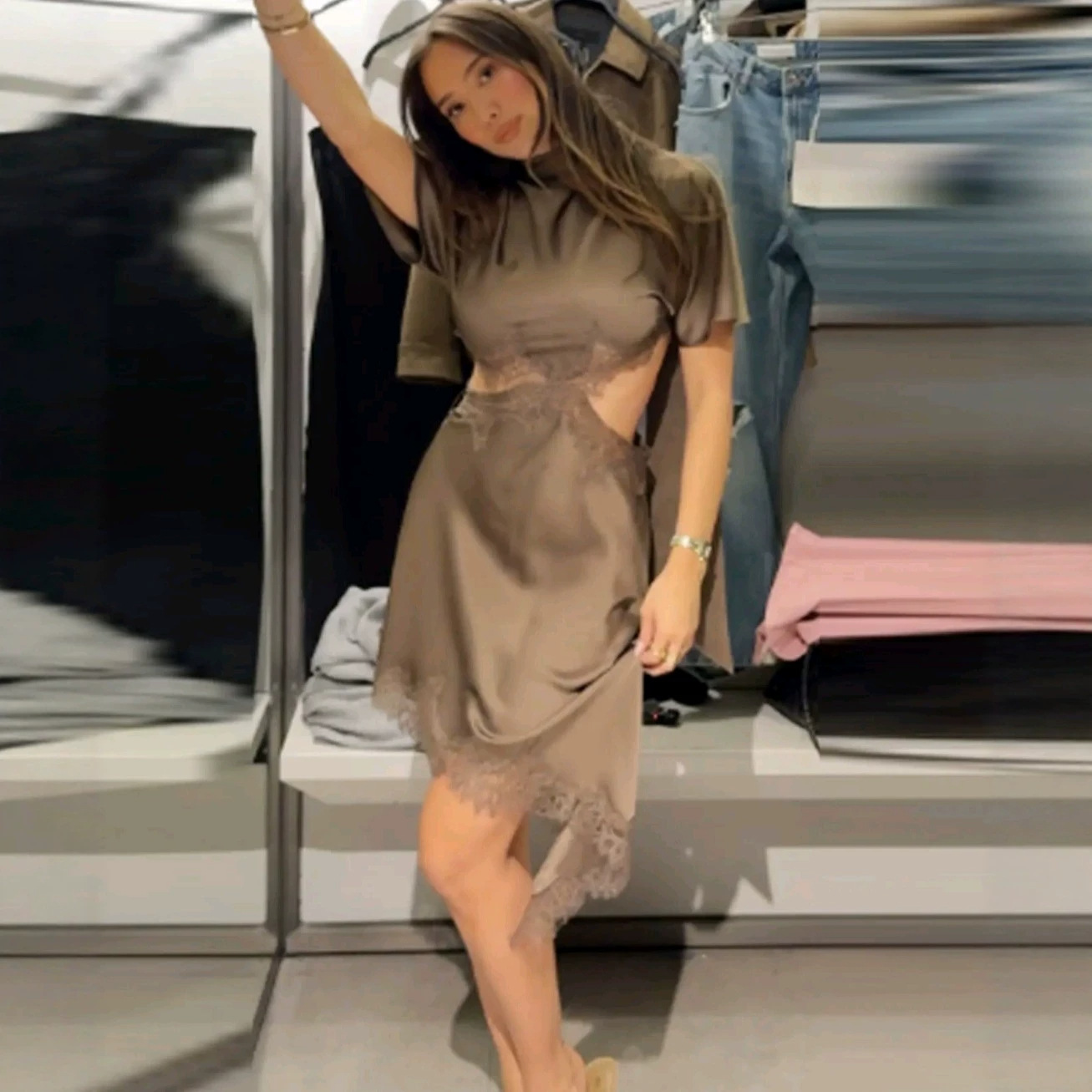 Women's Lace Satin-Feel Slimming Midi Dress