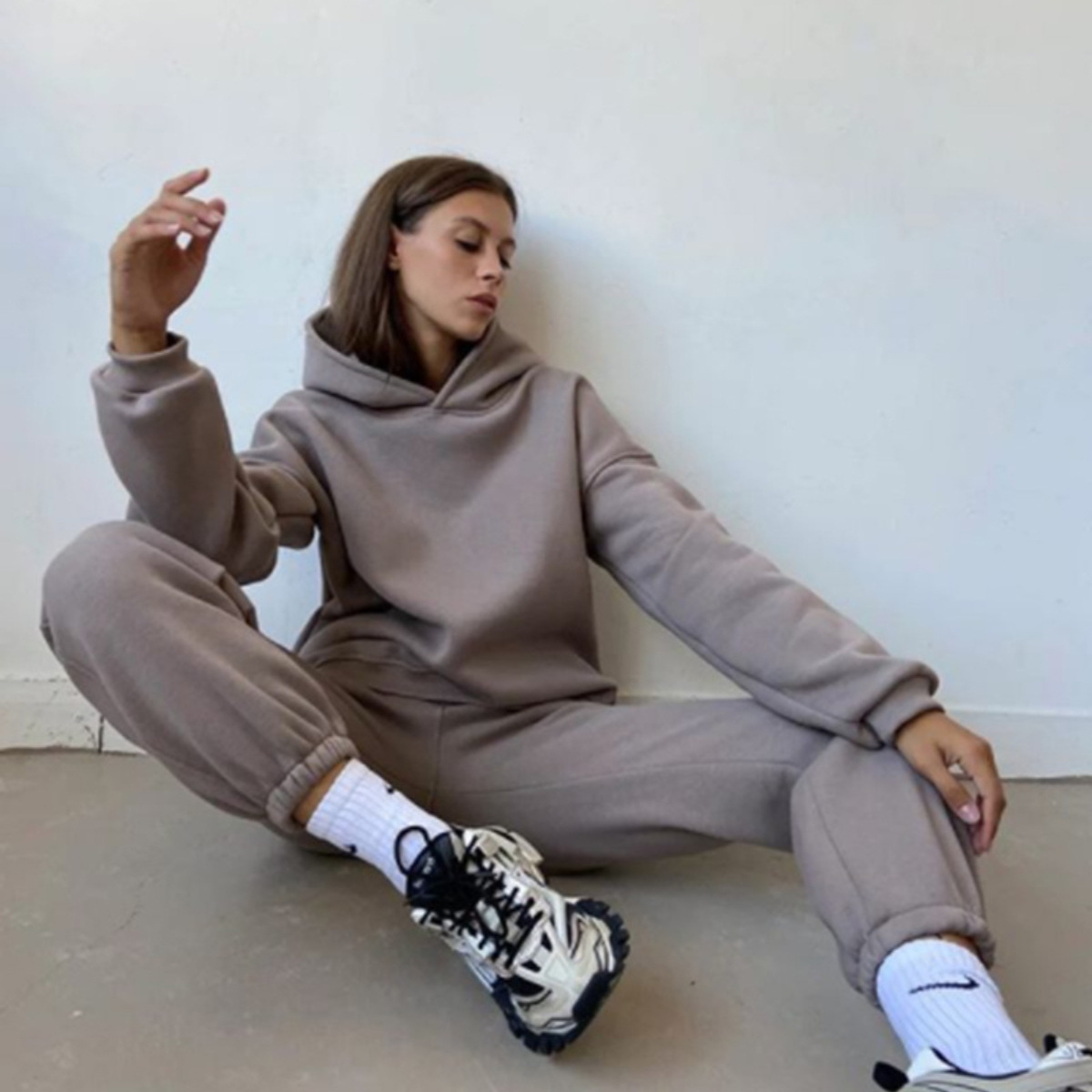 Women's Thick Hoodie and Jogger Pants Two-Piece Set