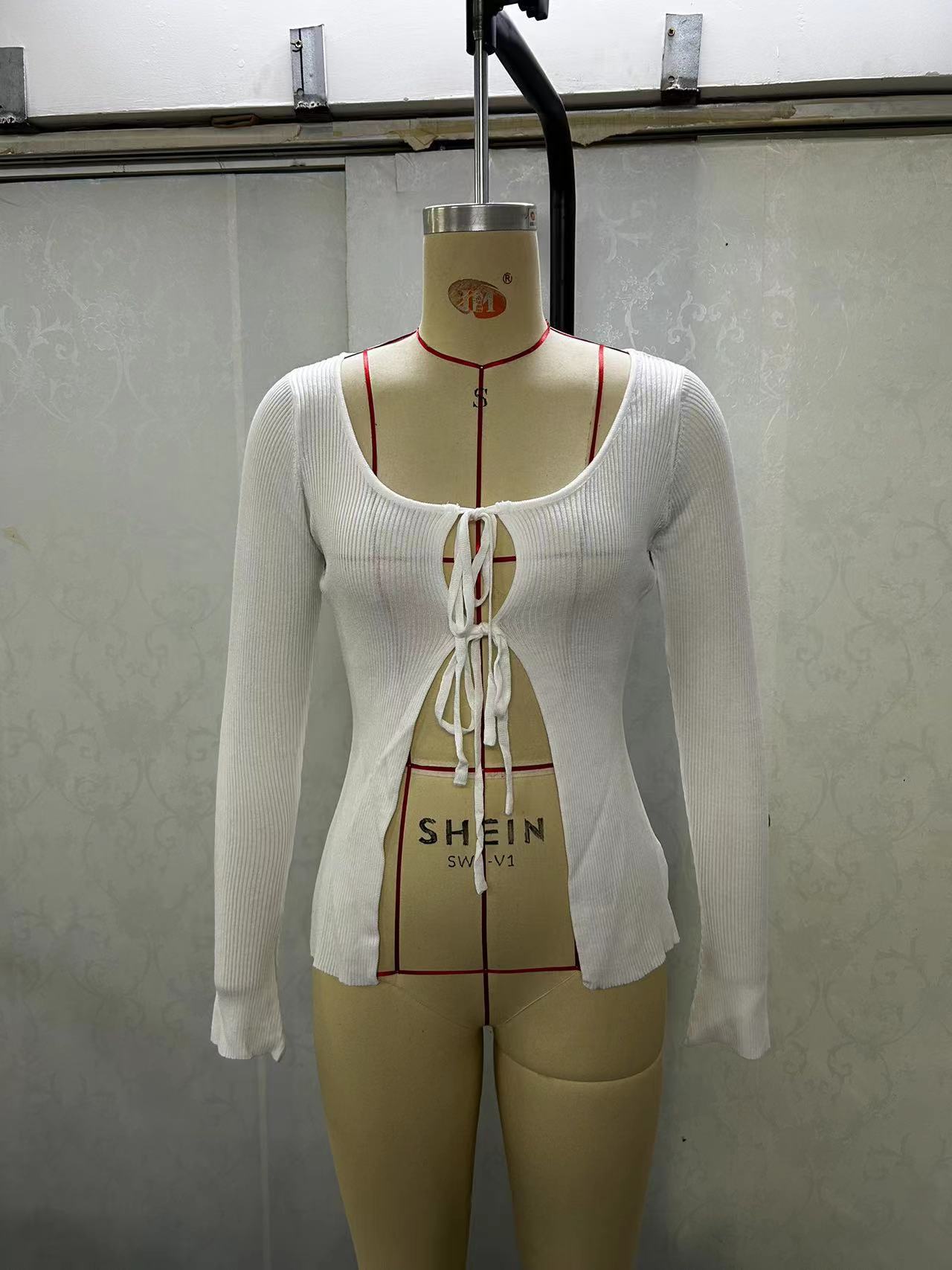 Women's Low-Cut Cutout Slit Long-Sleeve Knit Top