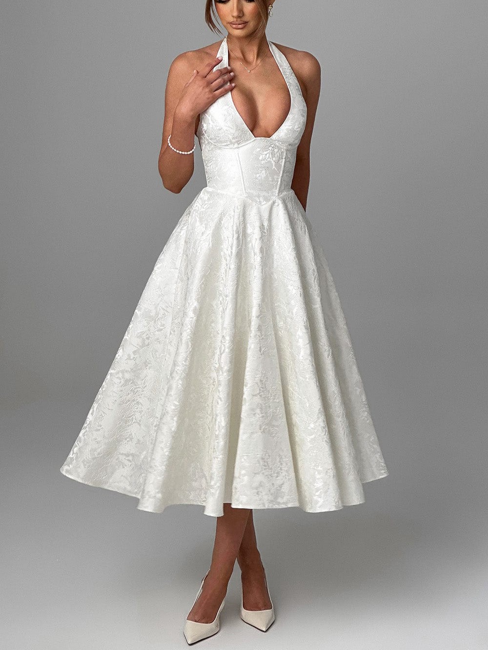 V-Neck Halter Jacquard Evening Dress Sleeveless Open-Back Waist-Cinched Long Gown