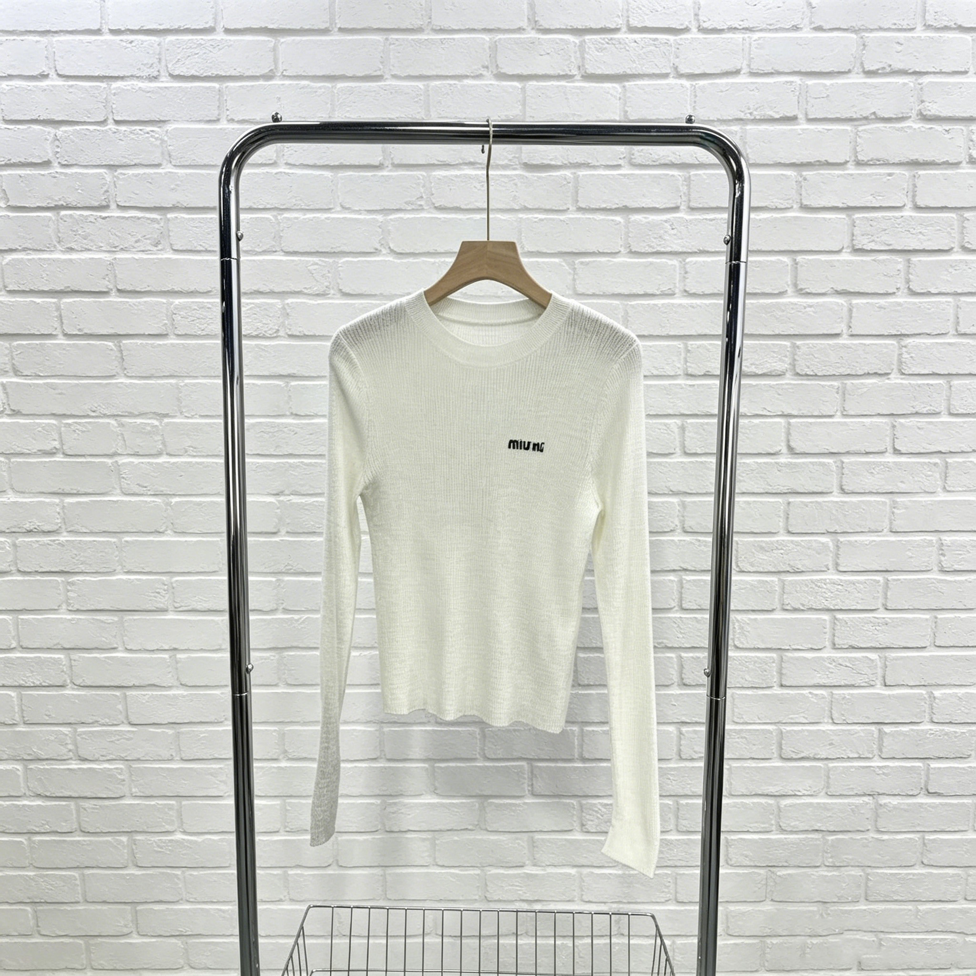 Letter Logo Jacquard Slim-Fit Knit Top Long-Sleeve Crewneck