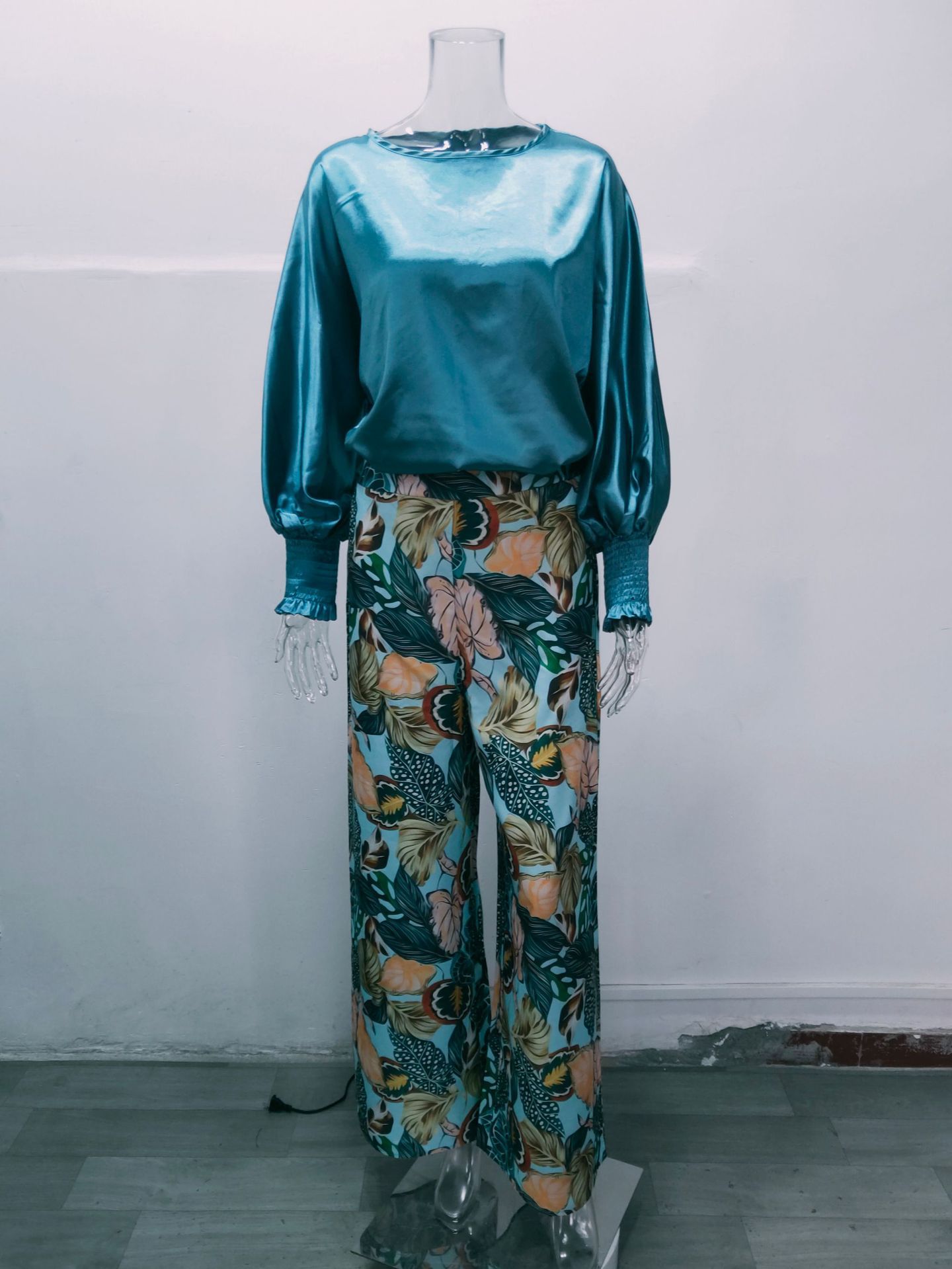 Women's Summer Two-Piece Set with Lantern Sleeve Top and Printed Wide-Leg Pants
