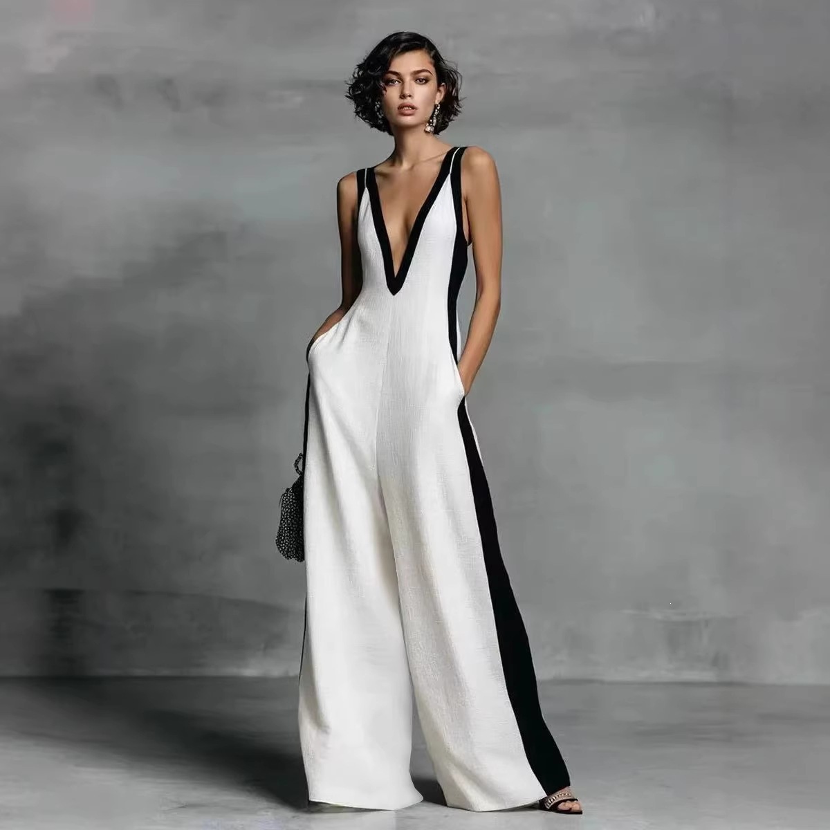 Women's Sleeveless V-Neck Colorblock Wide-Leg Jumpsuit