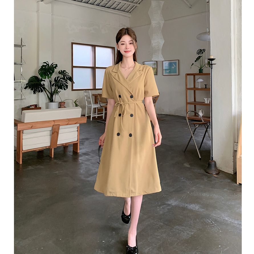 Hepburn Style French A-Line Dress with Waist-Cinching Design