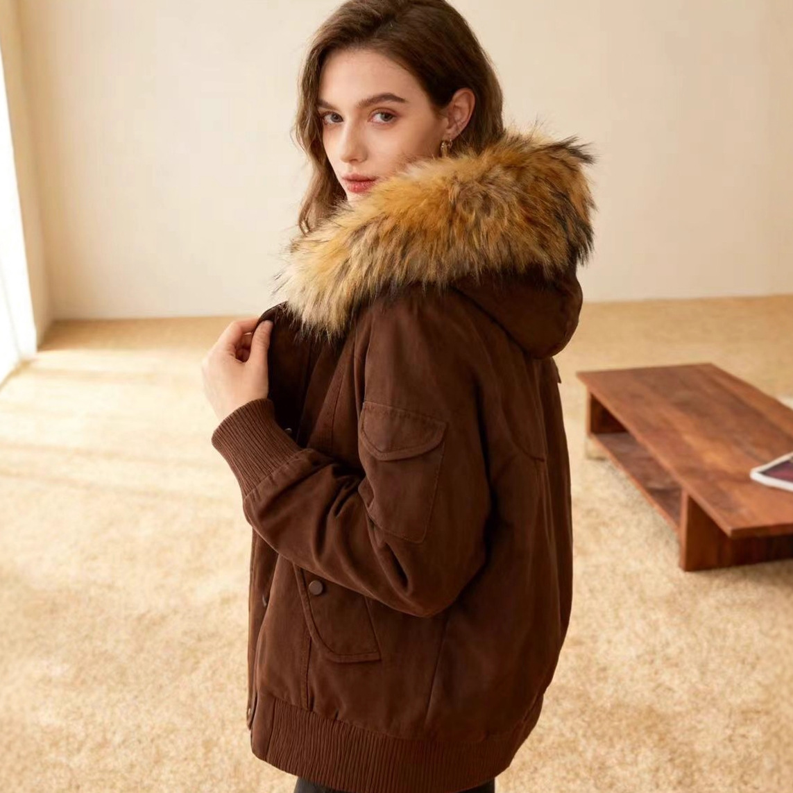Women's Cropped Puffer Jacket with Detachable Faux Fur Collar