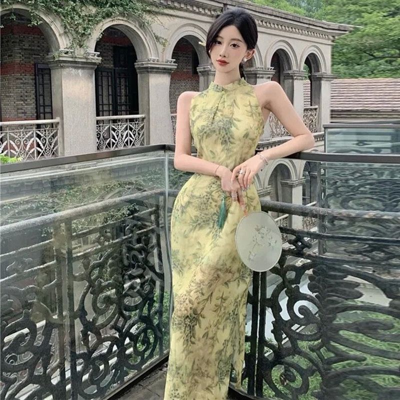Floral Cheongsam Dress with Slit and Waist-Cinching