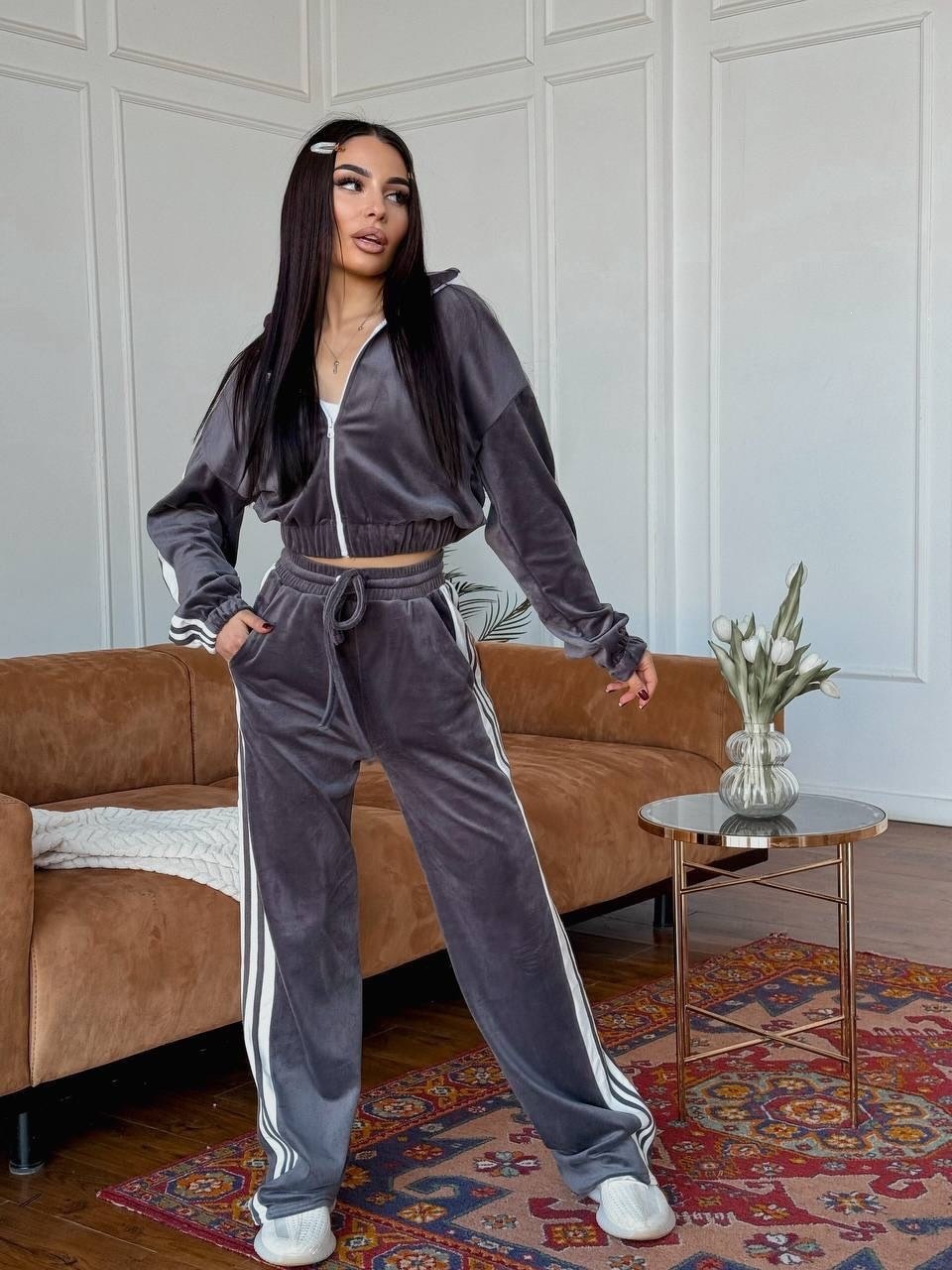 Velvet Colorblock Two-Piece Set: Zip-Up Stand Collar Jacket & Drawstring Wide-Leg Pants with Side Stripes
