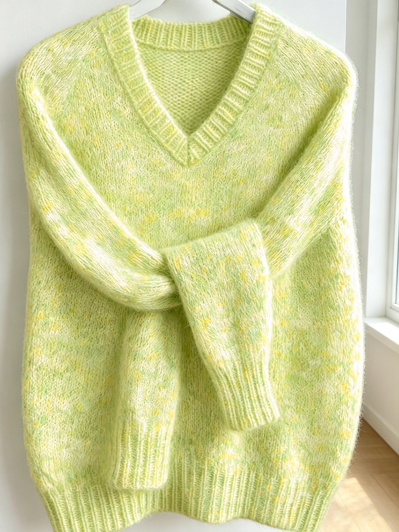 Women's V-Neck Wool Knit Sweater Soft Solid Color Pullover