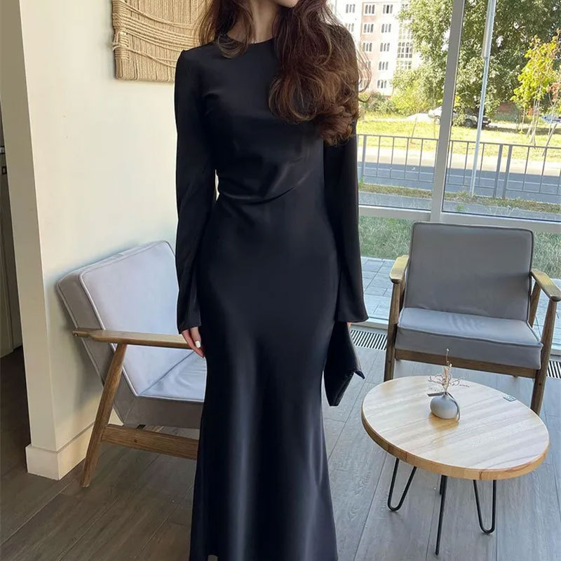 Women's Slim Fit Bodycon Dress with Flared Sleeves and Round Neck
