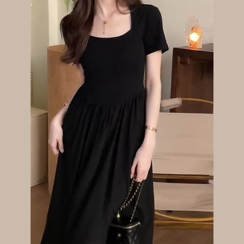 Hepburn-Style French Square-Neck Midi Dress with Pleated Detail