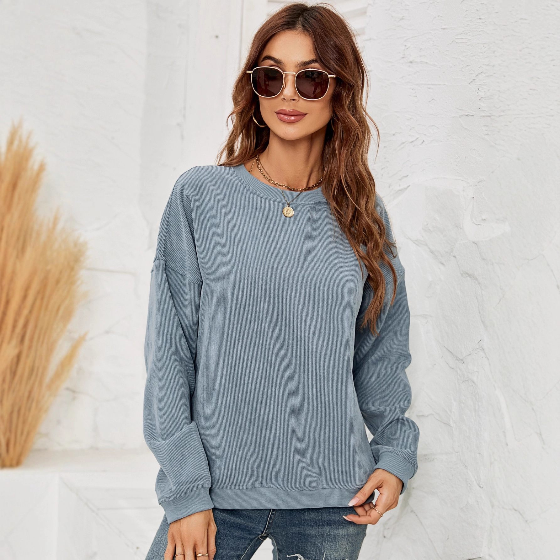 Women's Minimalist Solid Print Crewneck Sweatshirt