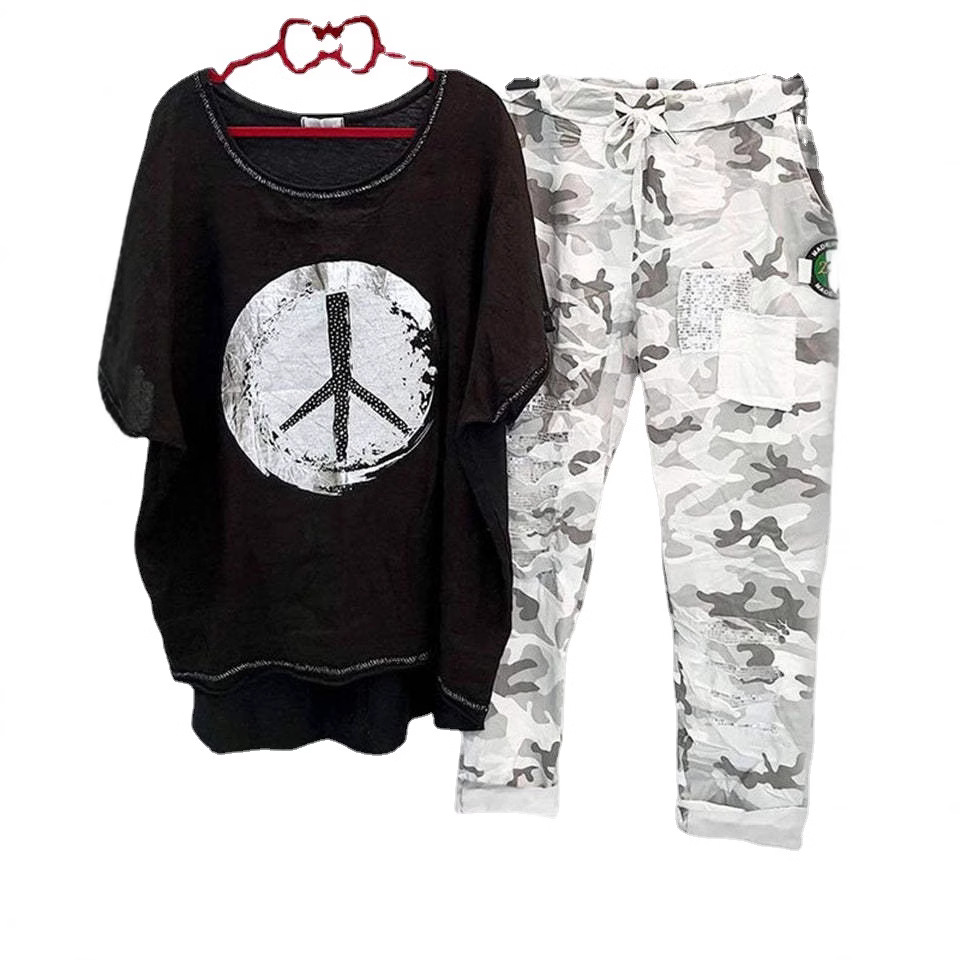 Printed Crewneck Short-Sleeve Tee & Capri Pants Two-Piece Set