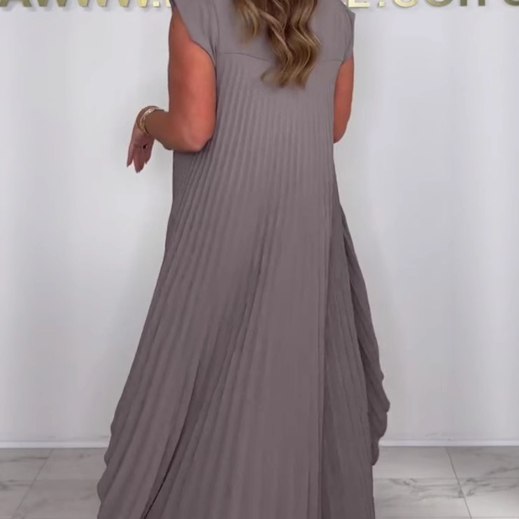 Women's Two-Piece Set with Crew Neck Top and Pleated Straight-Leg Pants