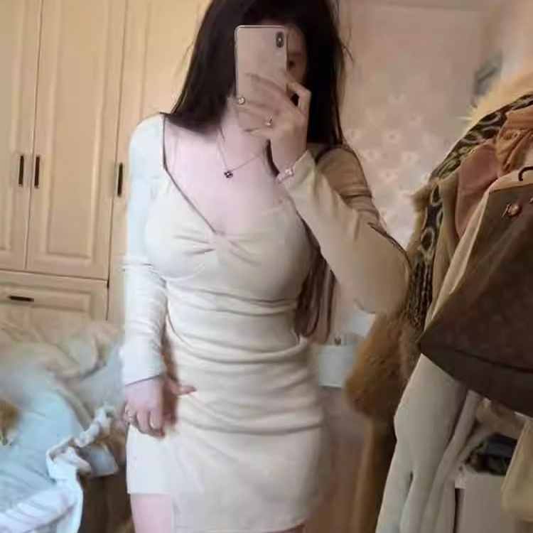 Twist-Front Long-Sleeve Knit Bodycon Dress Square Neck