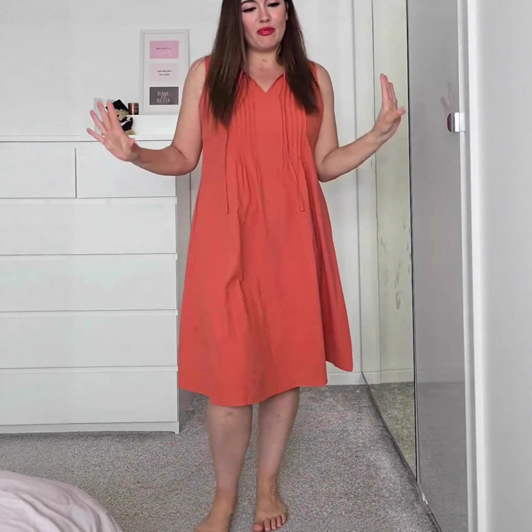 Women's Sleeveless V-Neck Tie-Waist Pleated Midi Dress