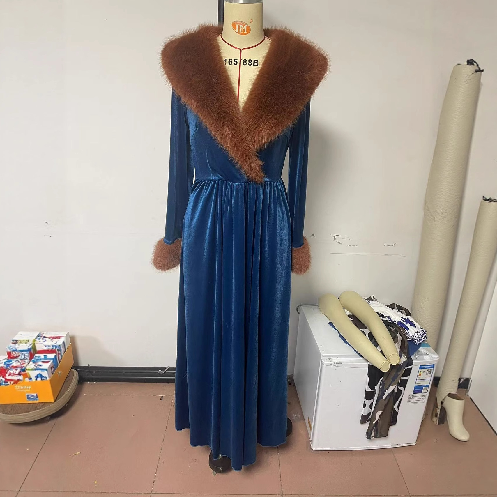 Women's Long Sleeve Long Velvet Dress with Faux Fur Collar