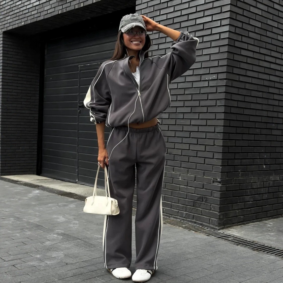 Women's Colorblock Tracksuit with Stand Collar Zip Jacket and Wide-Leg Sweatpants