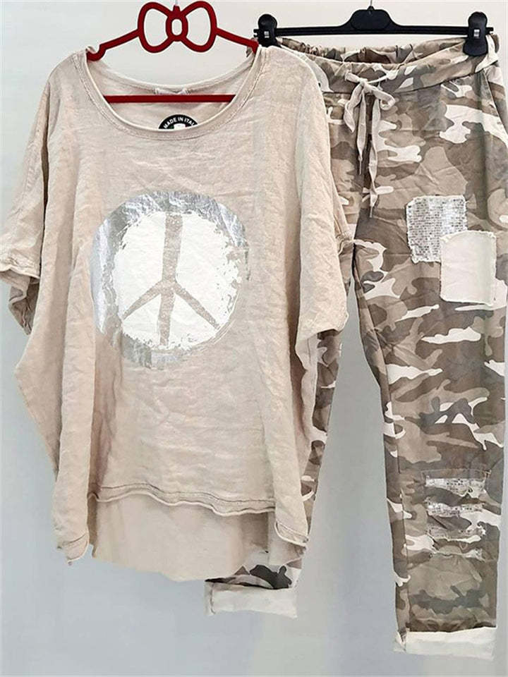 Printed Crewneck Short-Sleeve Tee & Capri Pants Two-Piece Set