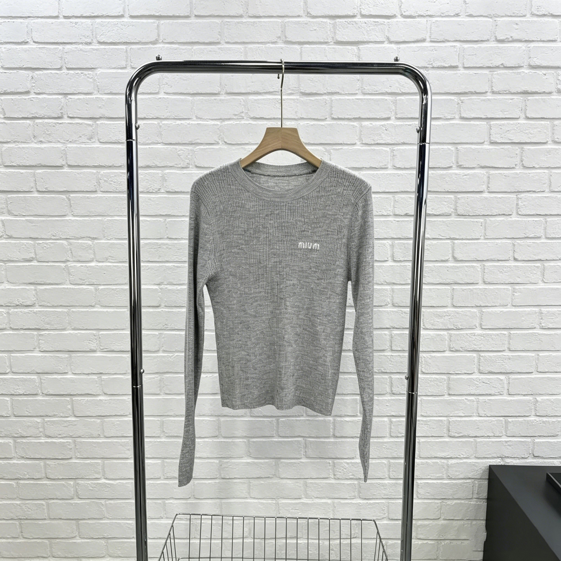 Letter Logo Jacquard Slim-Fit Knit Top Long-Sleeve Crewneck