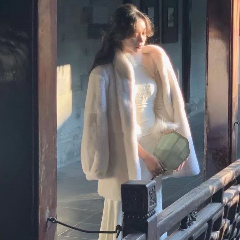 Slim Fit Mermaid Qipao Dress with Faux Fur Collar Long Sleeve