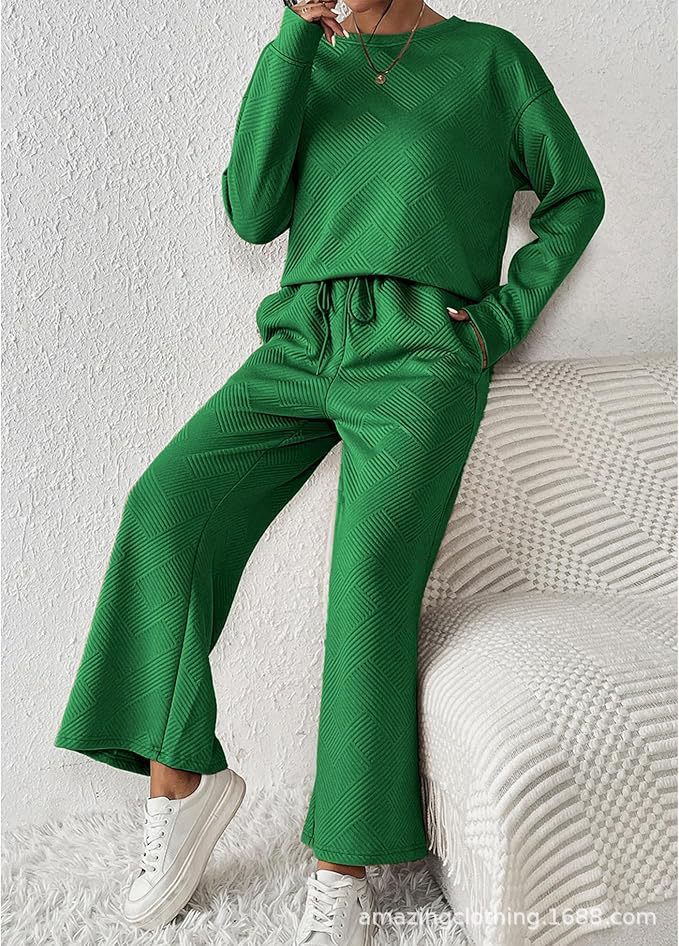 Women's Textured Two-Piece Sweatsuit Set Long Sleeve Crewneck Top and Cropped Pants
