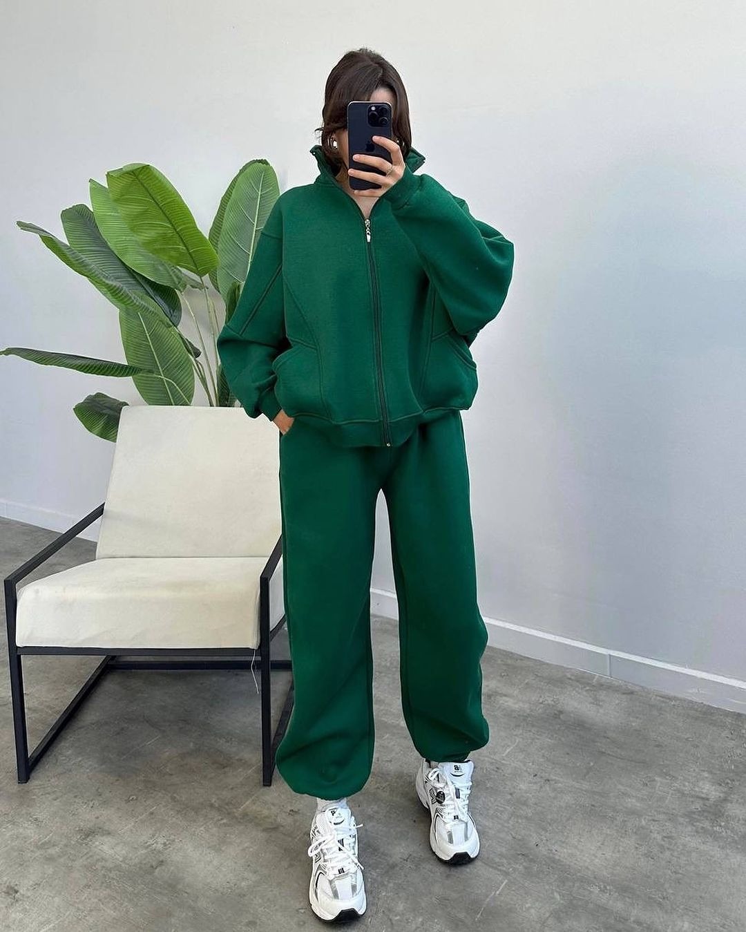 Women's Fleece-Lined Long-Sleeve Sweatsuit Set Solid Color Zip-Up