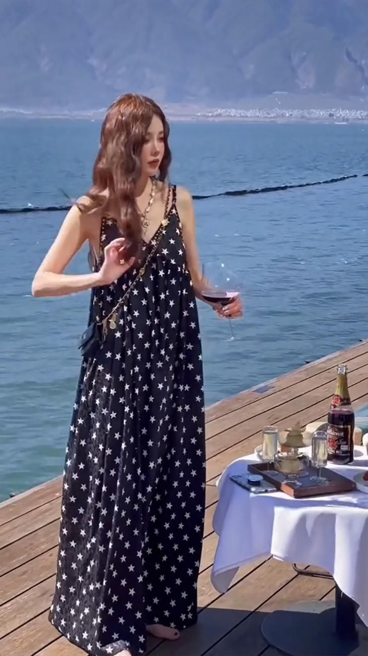 Women's Sleeveless V-Neck A-Line Midi Dress with Polka Dot Print