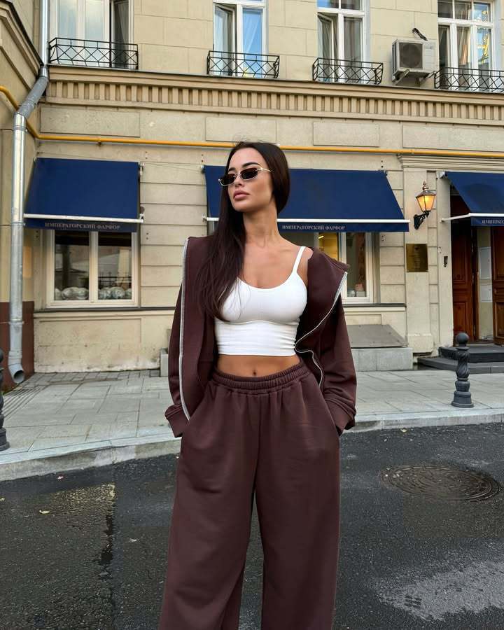 Women's Zip-Up Hooded Sweatshirt and Drawstring Pants Two-Piece Set