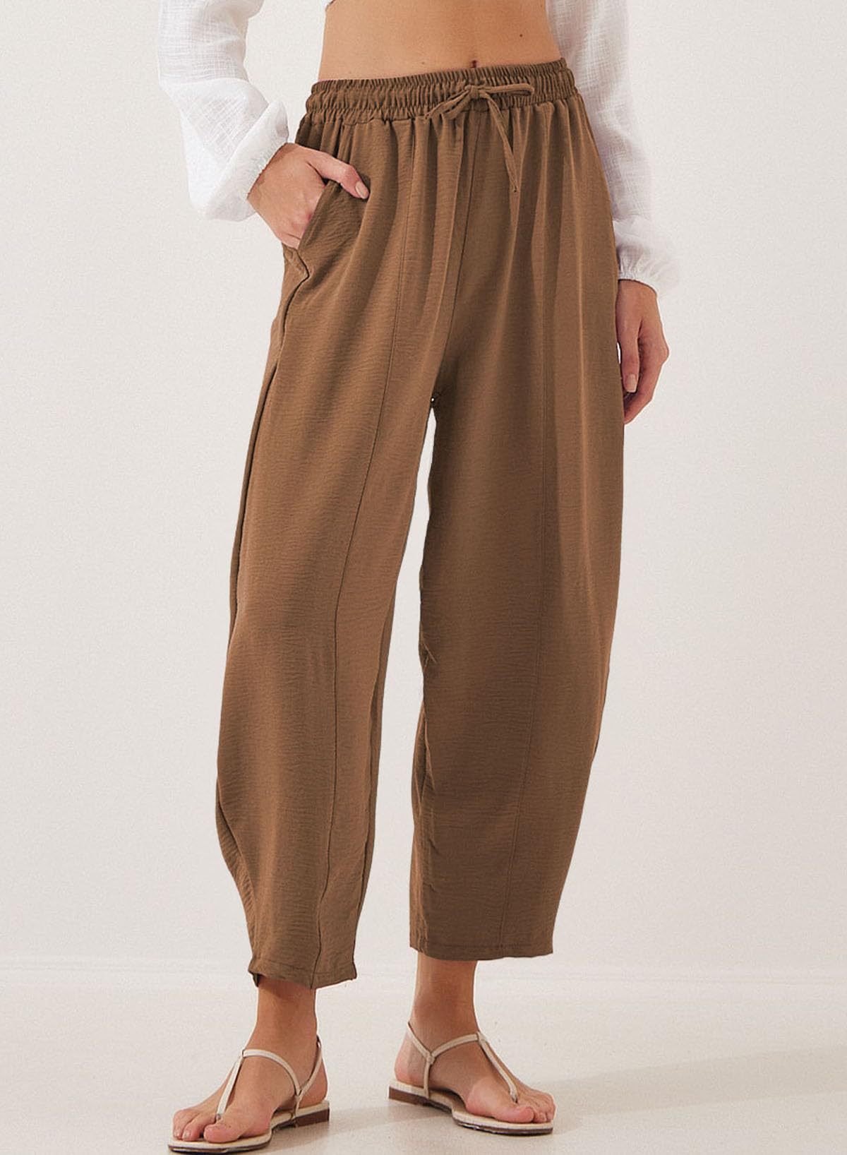 Pleated Mid-Rise Straight-Leg Cropped Pants