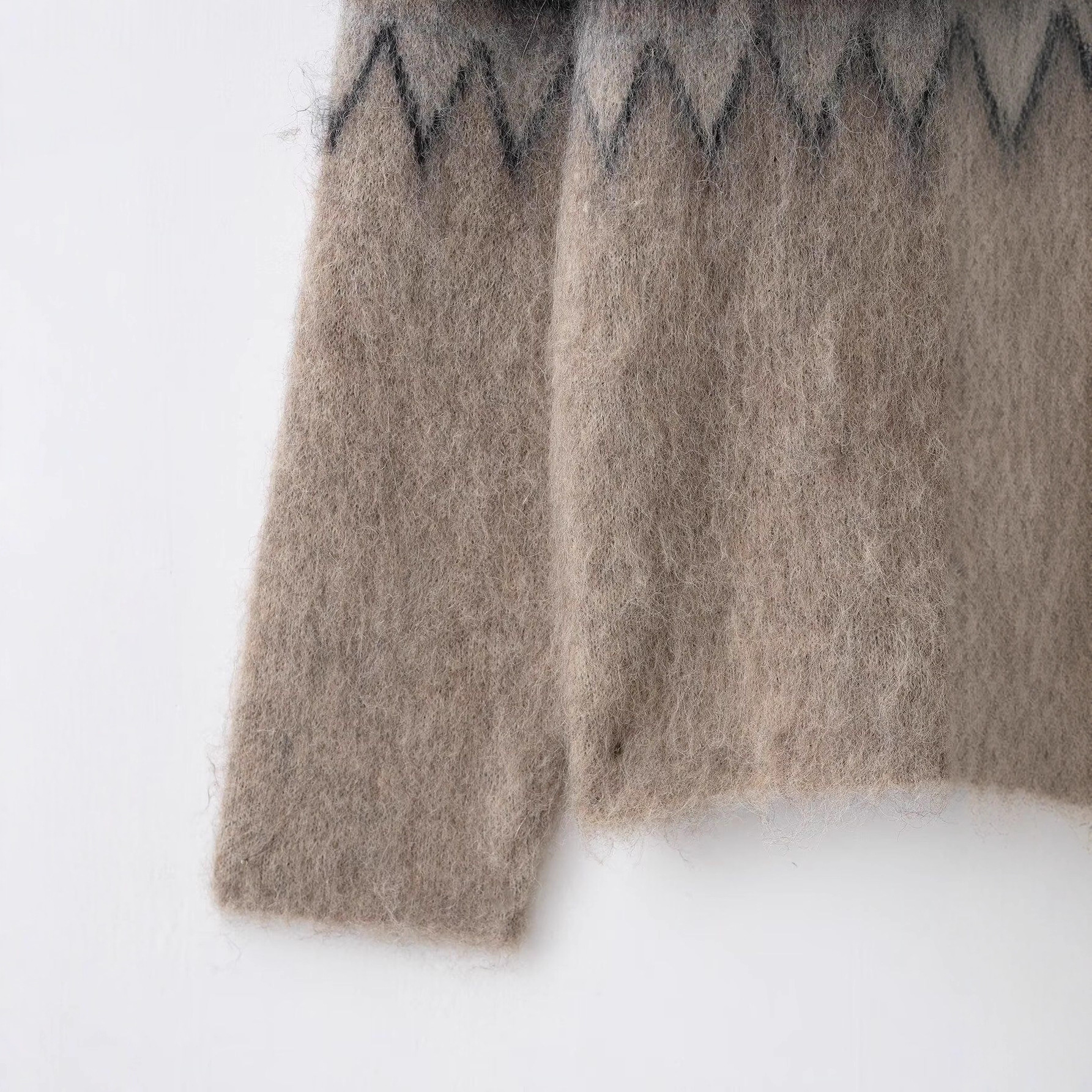 Women's Retro Jacquard Knit Sweater with Brushed Color Effect