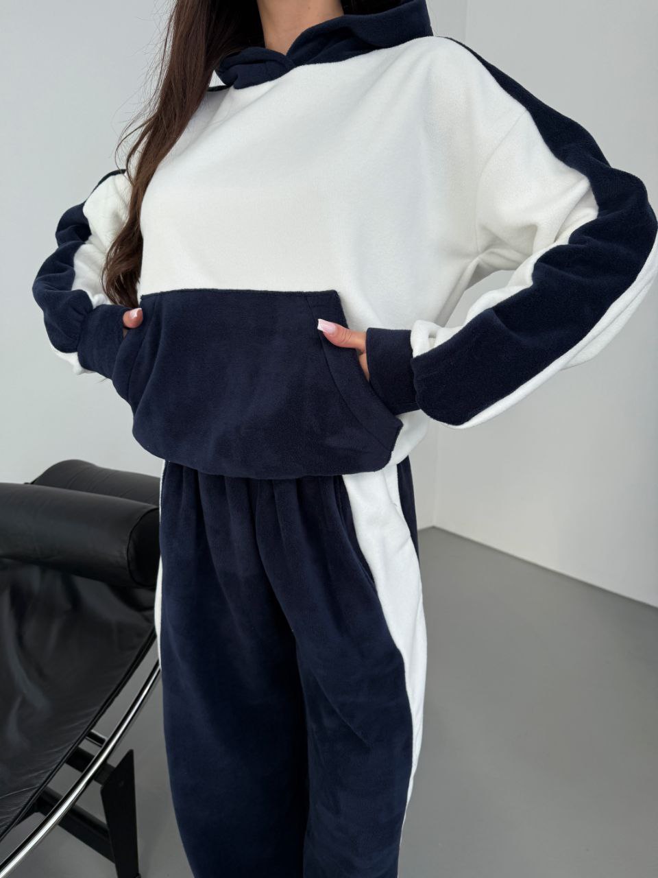 Women's Color-Block Hoodie and Pants Set with Large Pockets