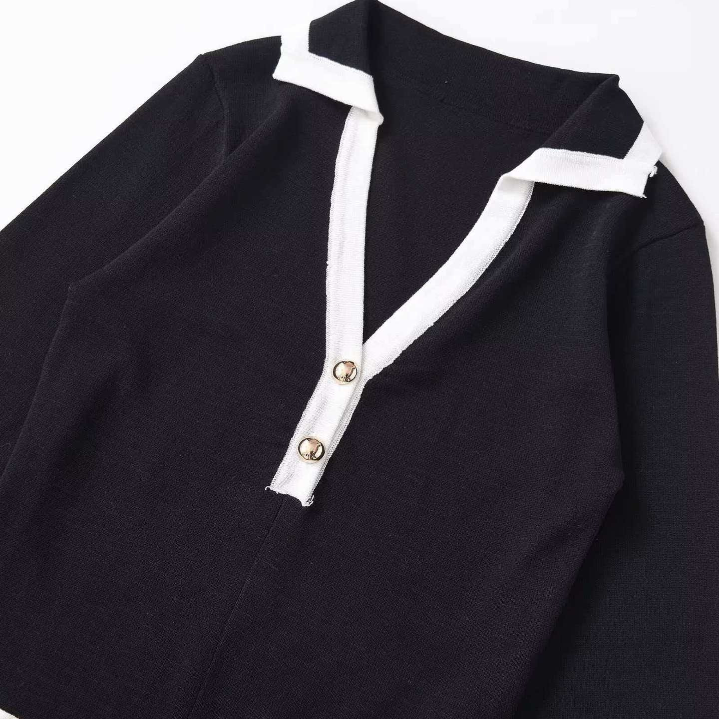 Elegant Slim-Fit Color-Block Long Dress with V-Neck and Long Sleeves