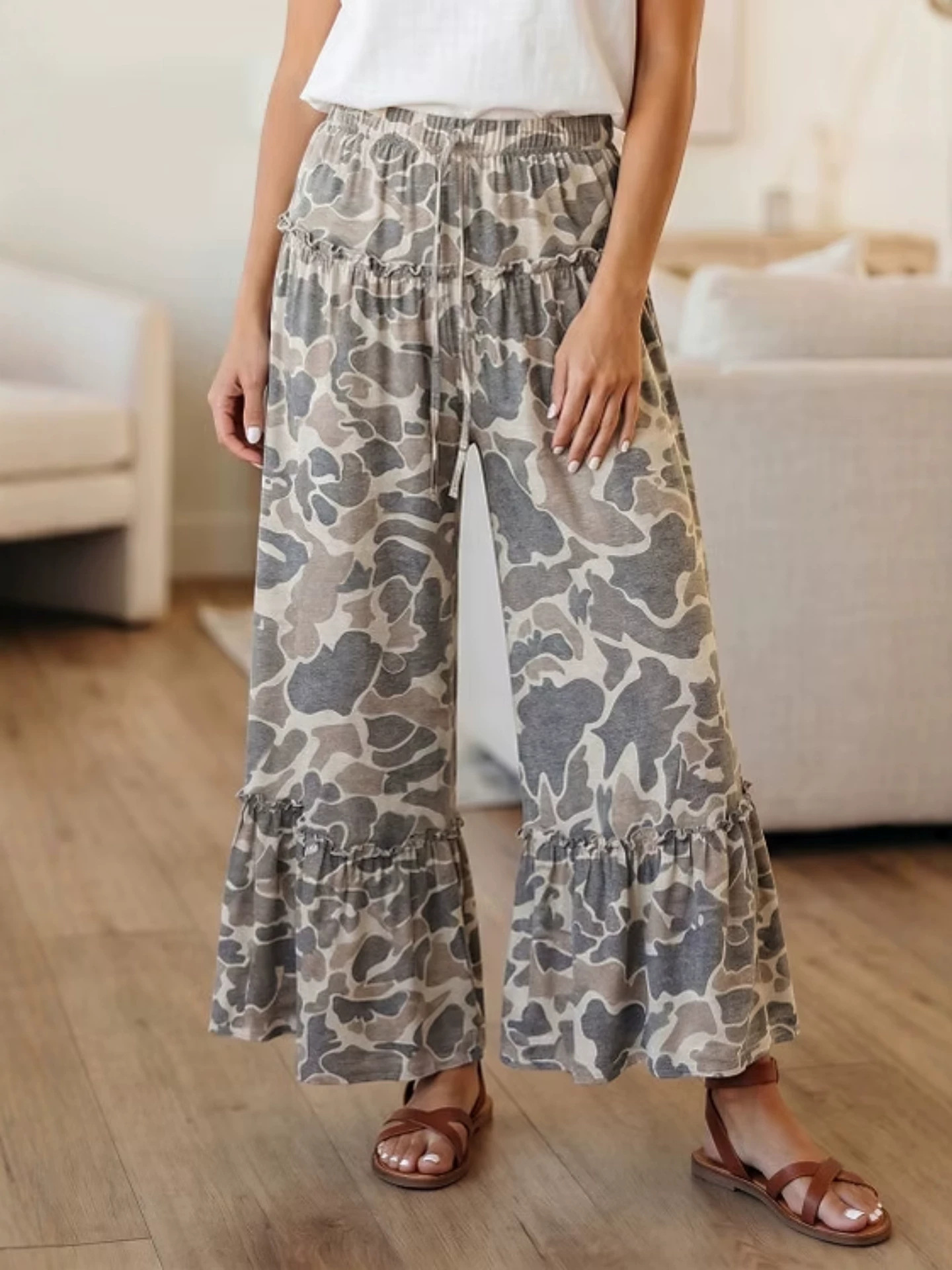 Women's Retro Camo Print Wide-Leg Pants with Elastic Drawstring Waist and Ruffle Trim