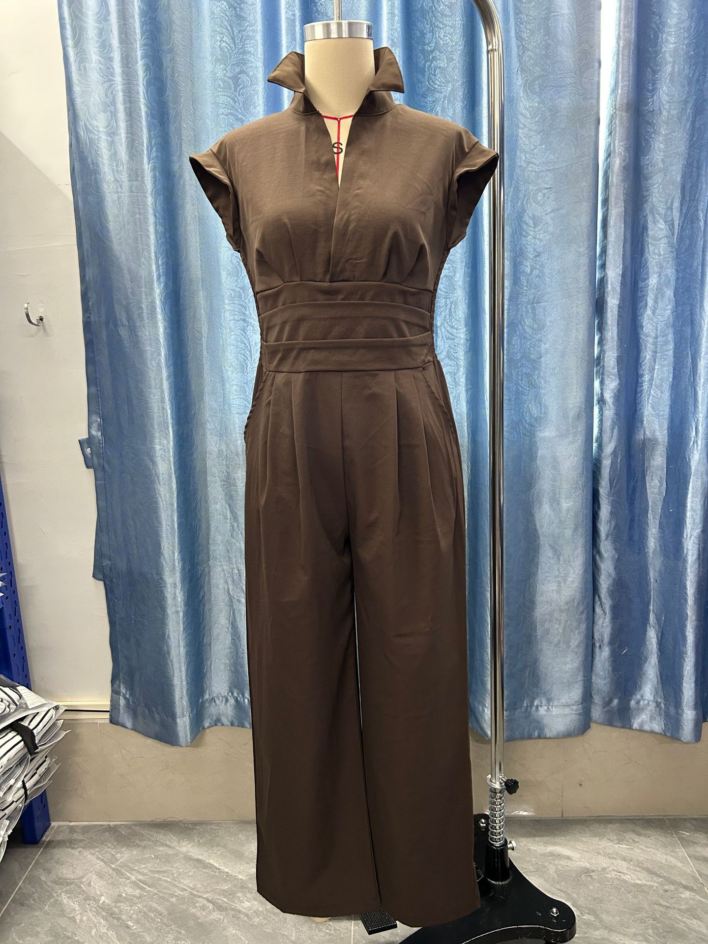 Women's Sleeveless V-Neck Solid Midi Dress with Waist