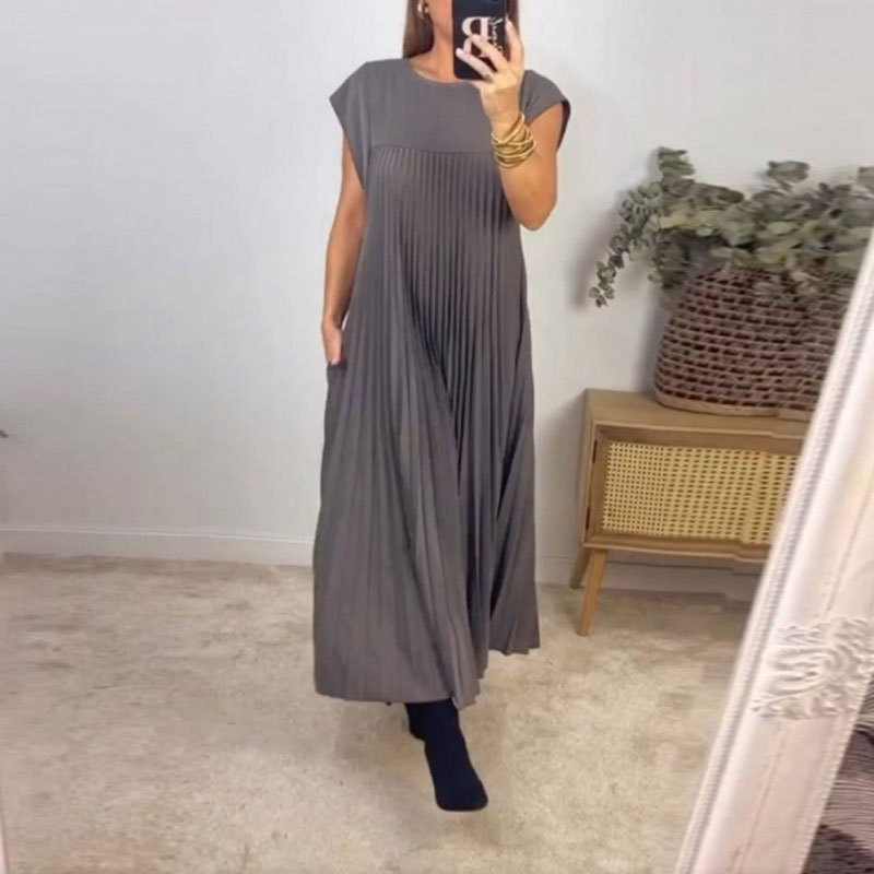 Women's Sleeveless Pleated Maxi Dress Round Neck Solid Color