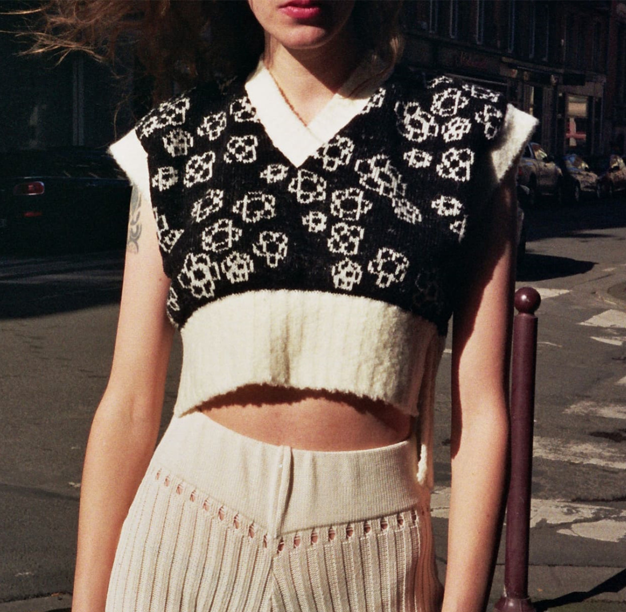 Floral V-Neck Sleeveless Cropped Knit Vest Top