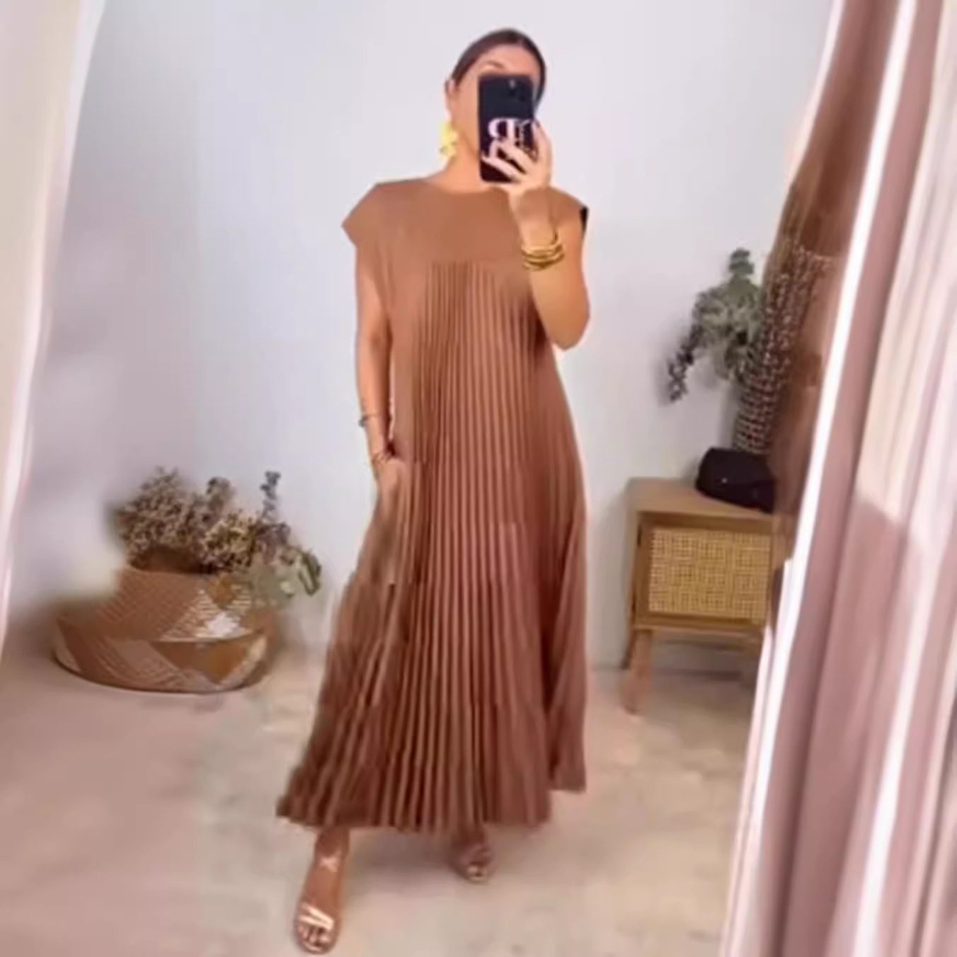 Women's Sleeveless Pleated Dress Round Neck High Waist Long