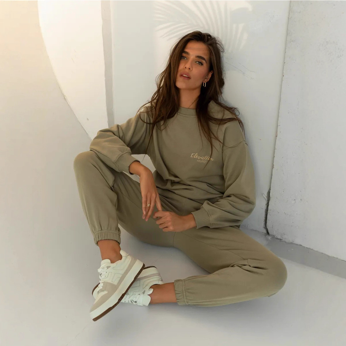 Women's Solid Crewneck Long-Sleeve Sweatshirt & Pants Set Casual