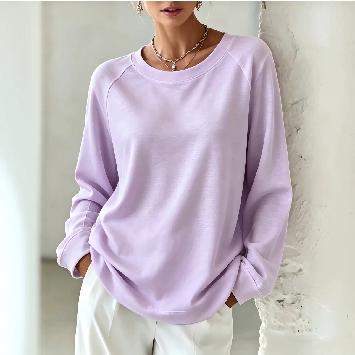 Women's Soft-Tone Loose Crewneck Long-Sleeve Sweatshirt