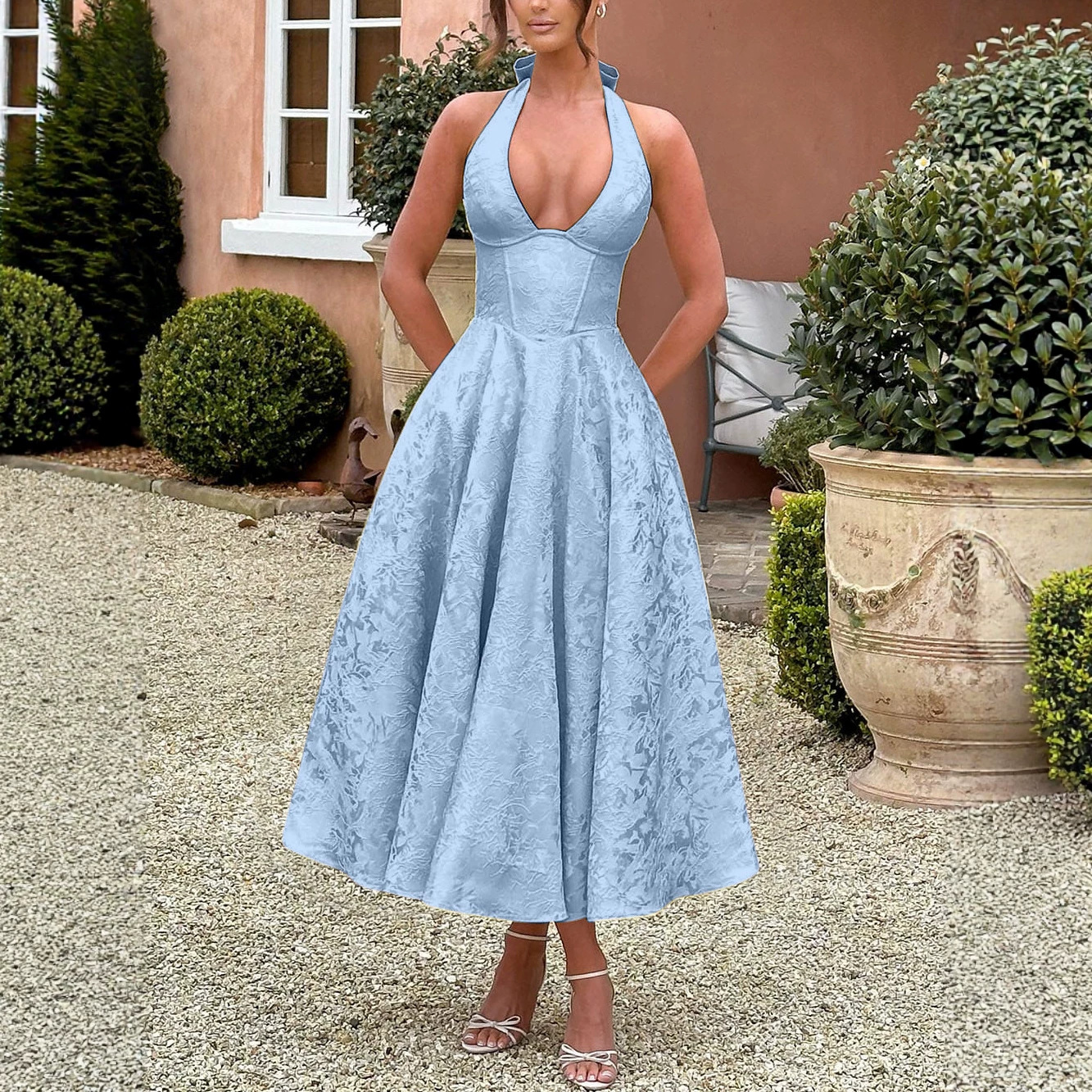 V-Neck Halter Jacquard Evening Dress Sleeveless Open-Back Waist-Cinched Long Gown